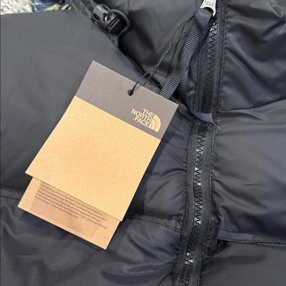 The North Face Men's Classic Black Puffer Jacket - Picture 3 of 6